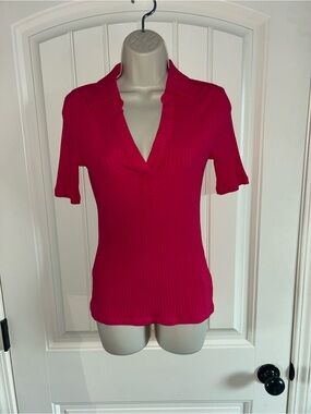 NWT Trina Turk Nishi 2 Top Women's V-Neck Short Sleeve Ribbed - Fuchsia Sz XS